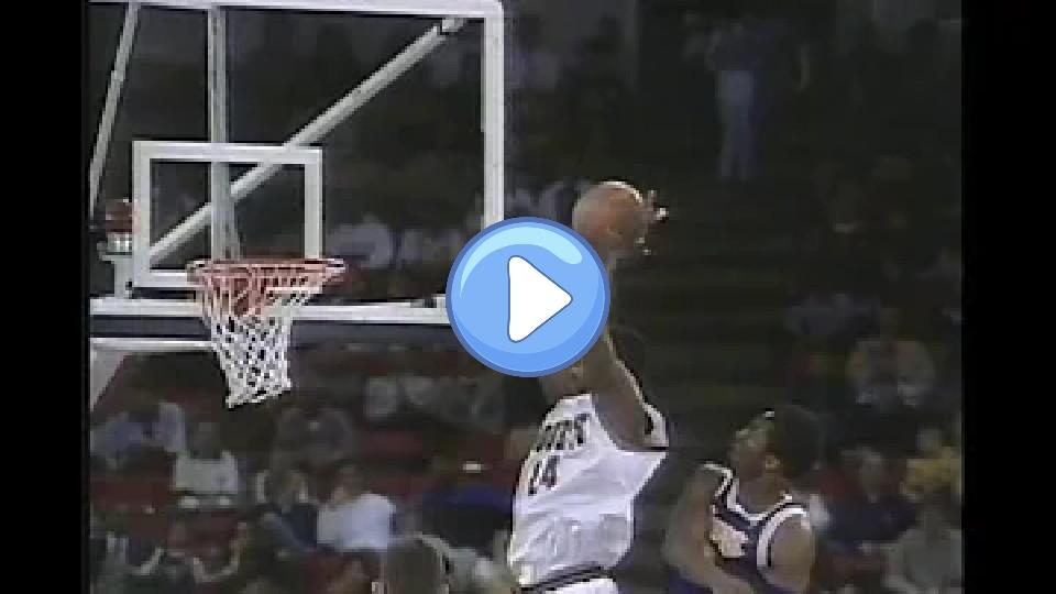 Video thumb: McDyess and Bryant exchange dunks! 2/22/99