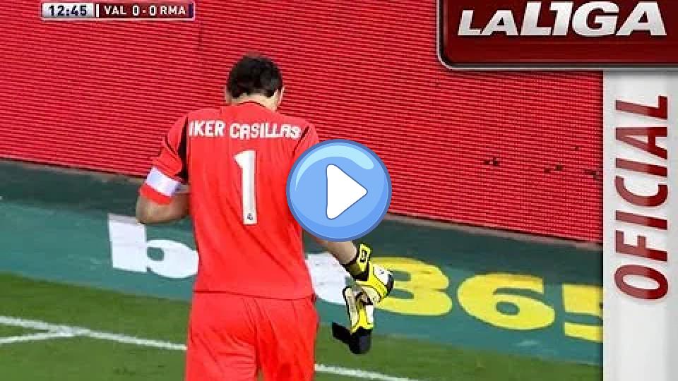 Video thumb: Injury to Íker Casillas' hand caused by an accidental kick from Arbeloa