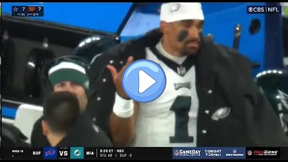 Video thumb: Eagles' Jalen Hurts leaves game against Giants with severe finger injury