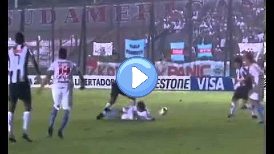 Video thumb: Ronaldinho suffered a severe injury from a defender on 19/01/2014.