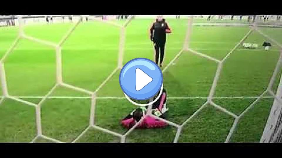 Video thumb: David de Gea injury video before the match against FC Midtjylland, UEFA Europa League HD