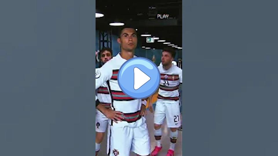 Video thumb: Ronaldo's reaction when he saw Jota was a smile. 🙂