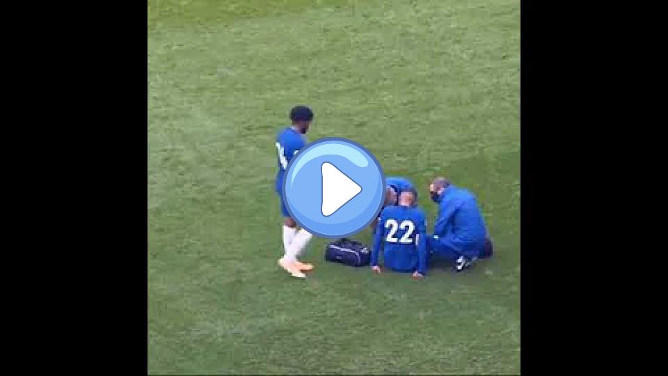 Video thumb: Hakim Ziyech injured