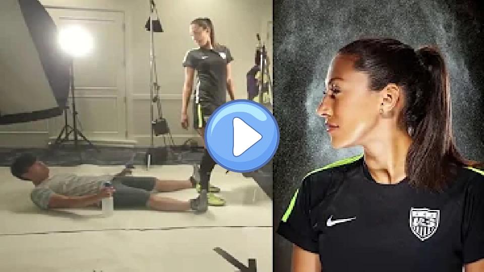 Video thumb: When Kelley O'Hara crashes Christen Press's photo shoot