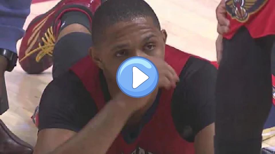 Video thumb: Eric Gordon Breaks His Tooth - Pelicans vs. Clippers - March 22, 2015 - NBA 2014-15 Season