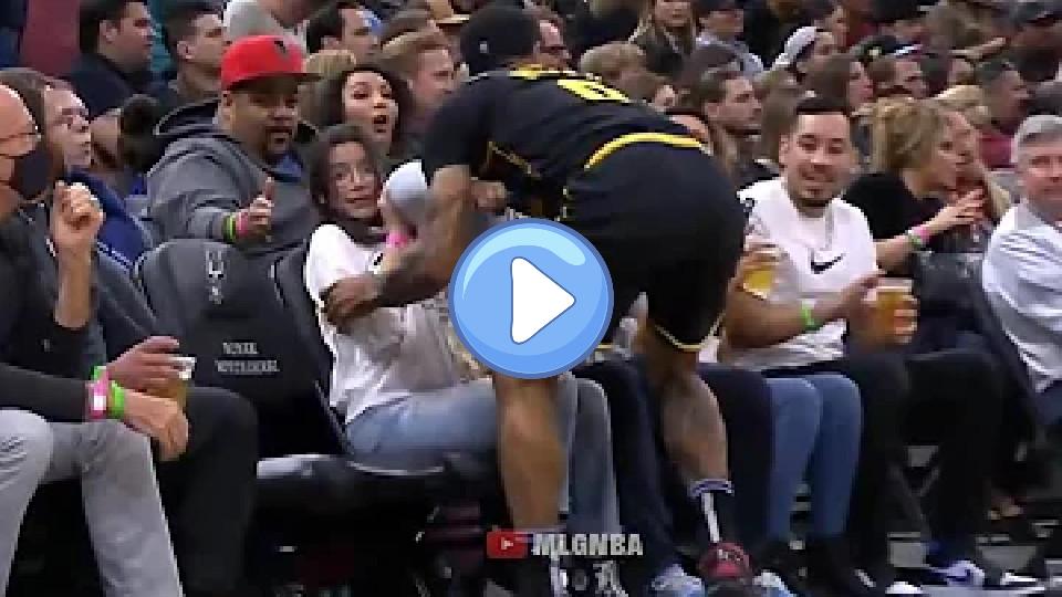 Video thumb: Gary Payton II was injured on a spectacular steal that led to a Kuminga windmill dunk.
