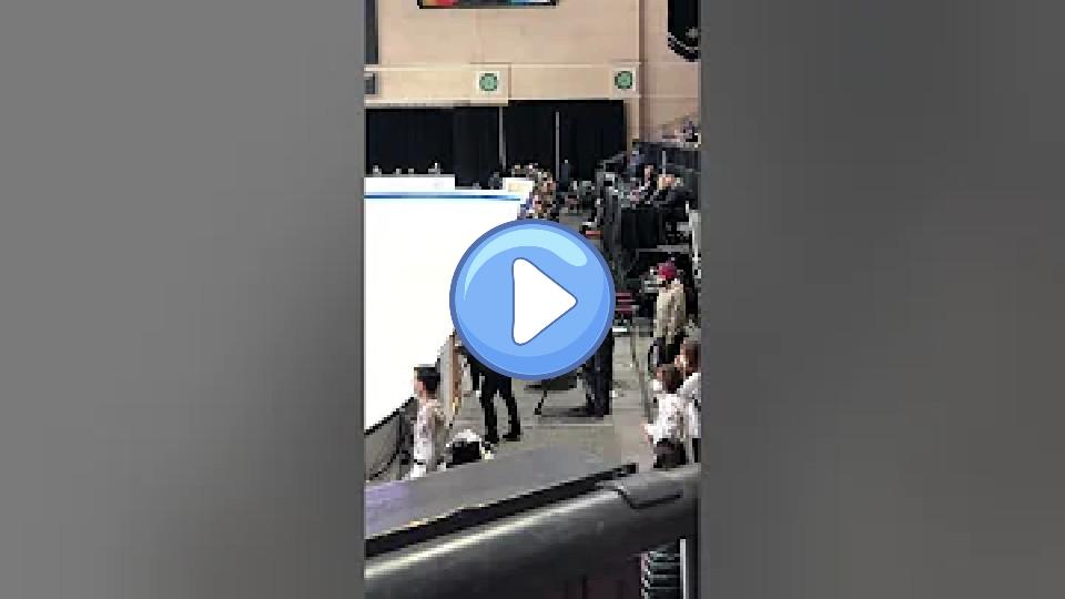 Video thumb: Stéphane Lambiel dancing during Shoma Uno's free program step sequence at Skate America 2021.