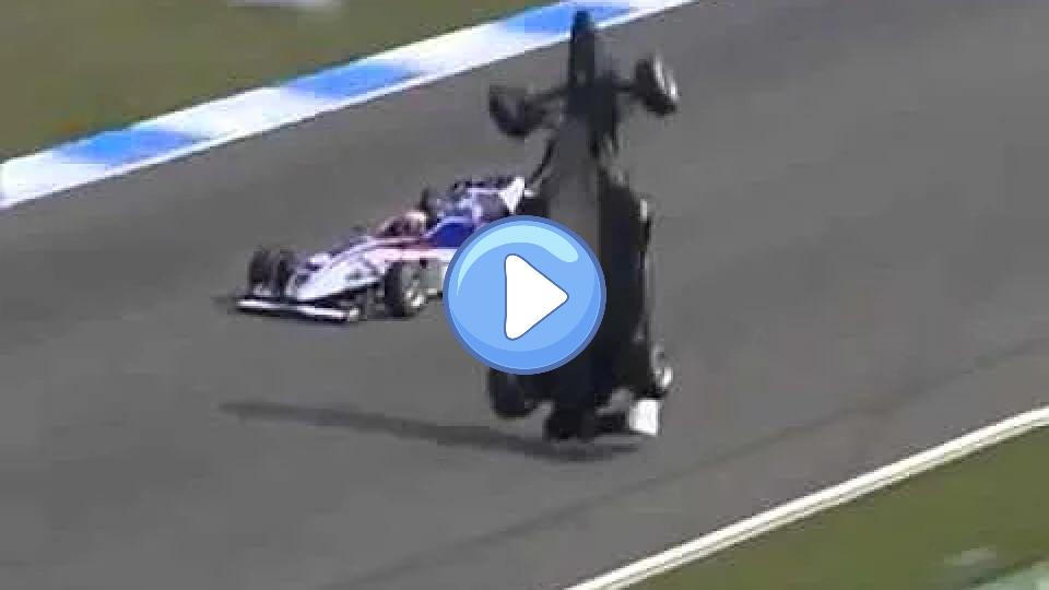 Video thumb: Hockenheim Accident 2005 F3 Euro - Lucas Di Grassi