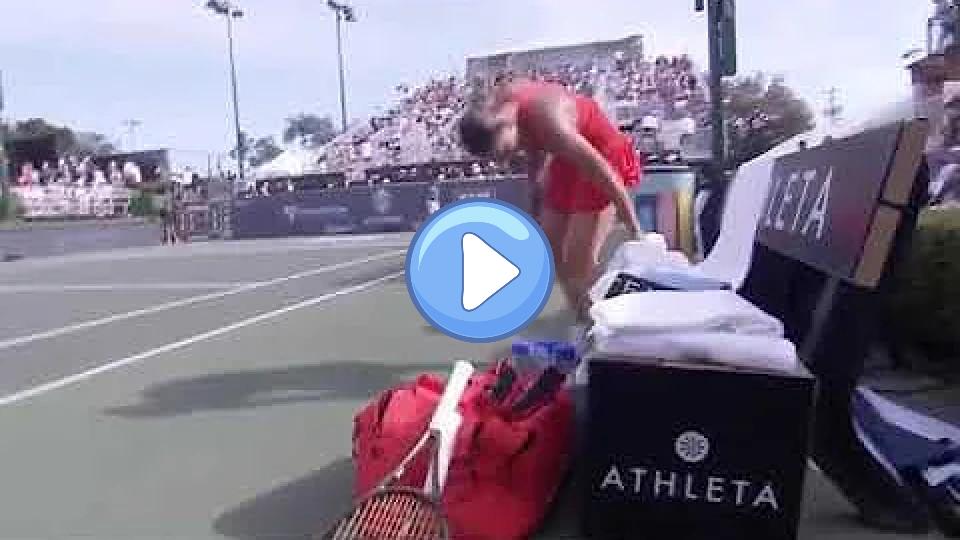 Video thumb: Marta Kostyuk's underarm serve