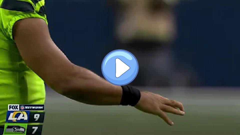 Video thumb: Russell Wilson dislocates finger in game against Rams