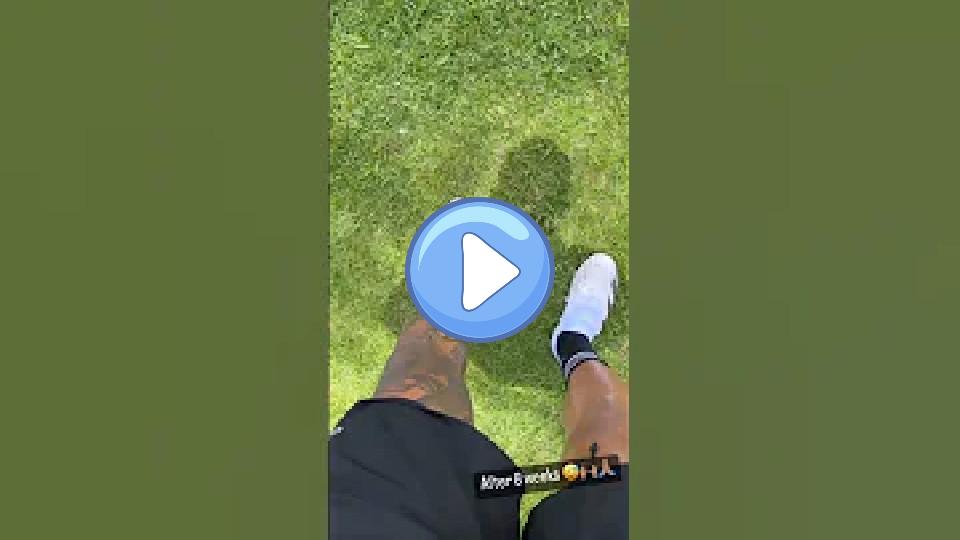 Video thumb: Back to training on grass! Gabriel Jesus steps up his injury recovery! 💪 #shorts