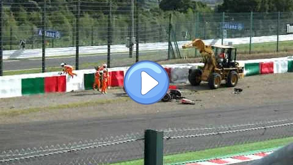 Video thumb: Lucas di Grassi crashed on the sighting lap.