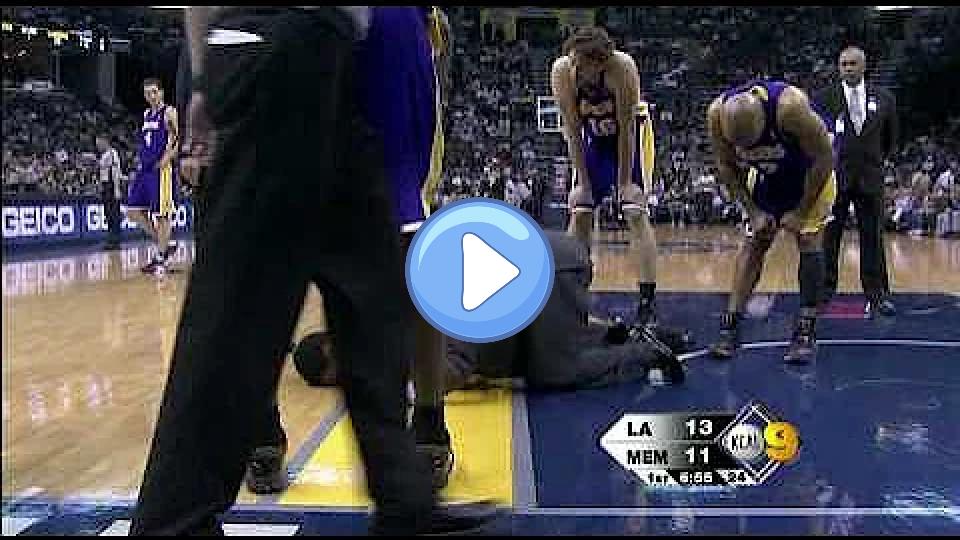 Video thumb: Andrew Bynum injury (sprained right knee) on 01/31/2009 at Memphis