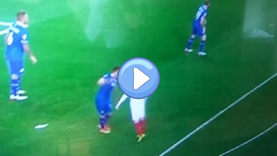 Video thumb: Wayne Rooney punches Gylfi Sigurðsson