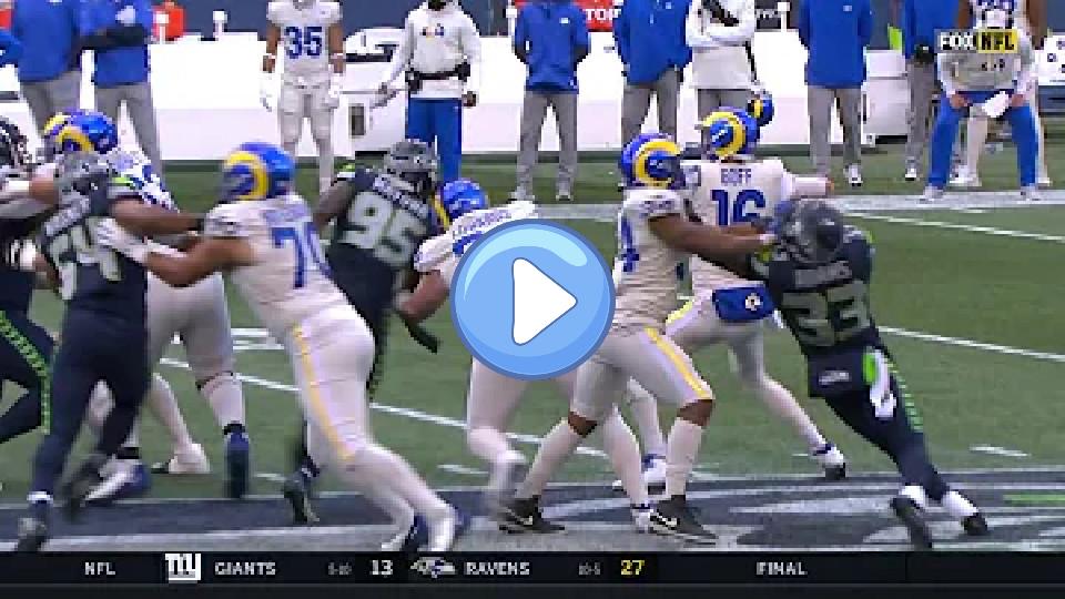 Video thumb: NFL: Jared Goff Dislocates and Breaks Thumb on Pass in 4th Quarter [2020 Season]