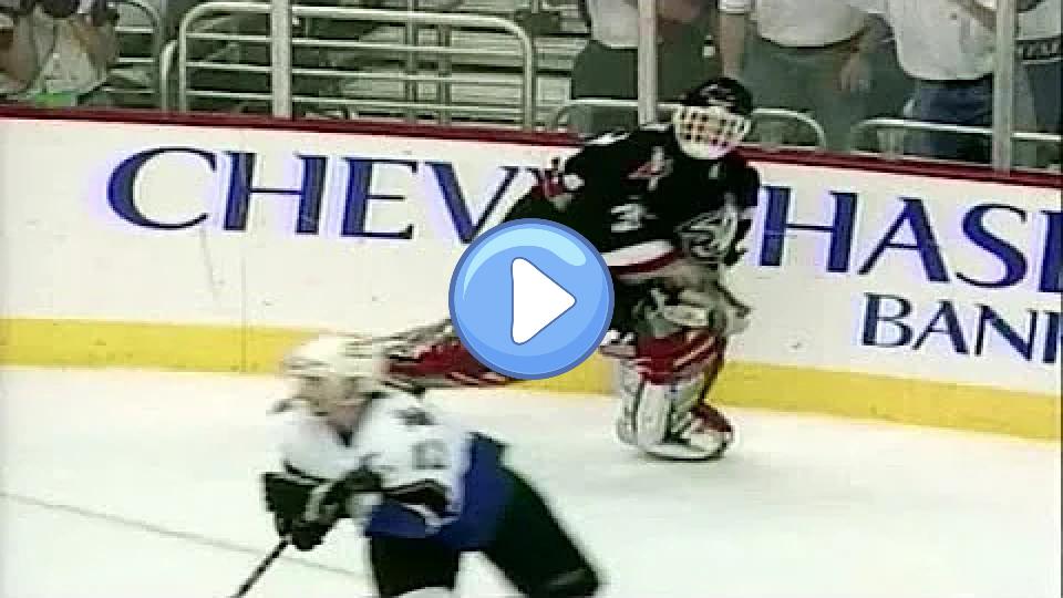 Video thumb: Best of Hasek: Throws His Blocker at Bondra