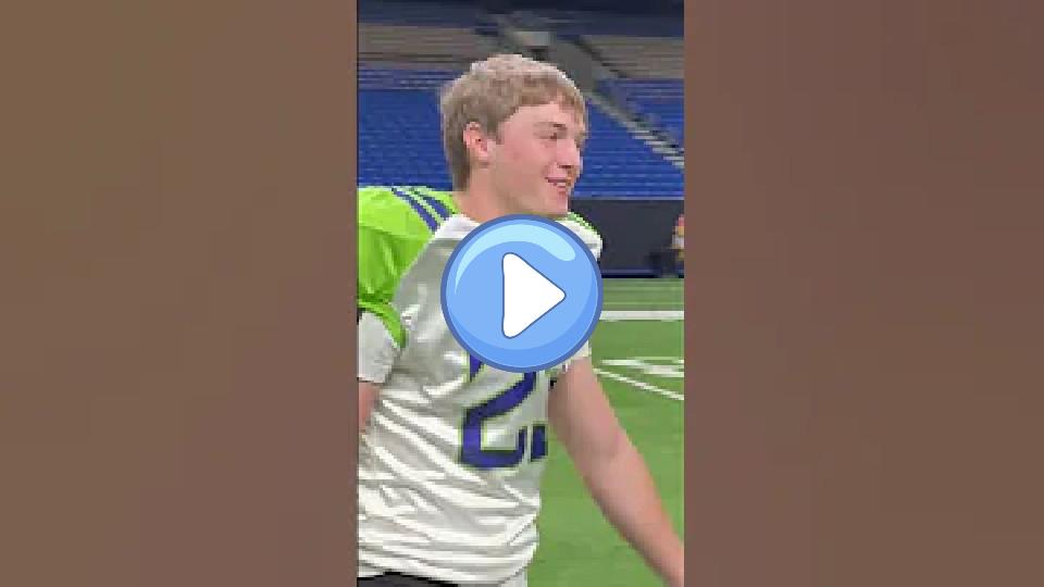 Video thumb: Longest leg ever?! 🤯 #shorts