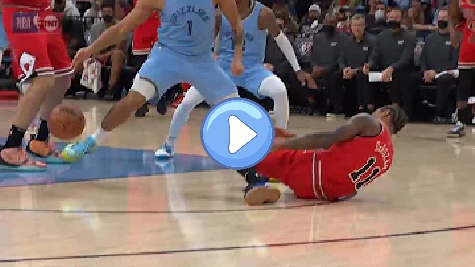 Video thumb: Demar DeRozan Nearly Injured Both of His Legs After Scary Slip🙏