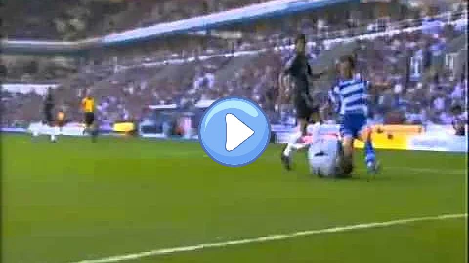 Video thumb: Petr Cech's Injury vs. Stephen Hunt: Chelsea vs. Reading