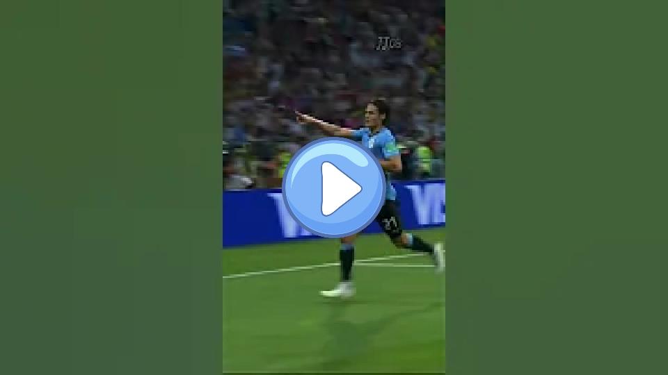 Video thumb: Cavani tried so hard that he got injured. 👀🇺🇾