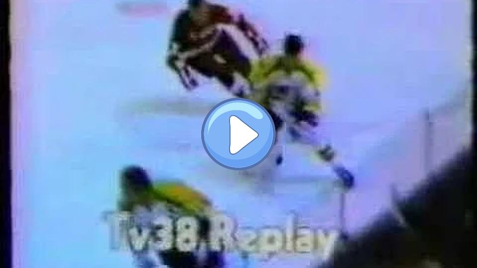 Video thumb: Bobby Orr's Knee Injury