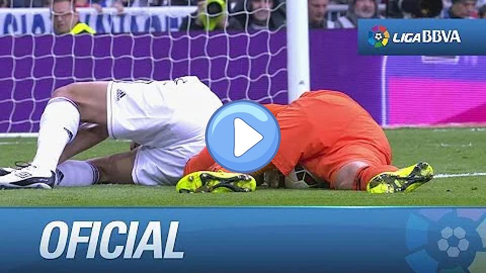 Play video: Collision between Pepe and Keylor, resulting in a head injury. Video thumb: Collision between Pepe and Keylor, resulting in a head injury.