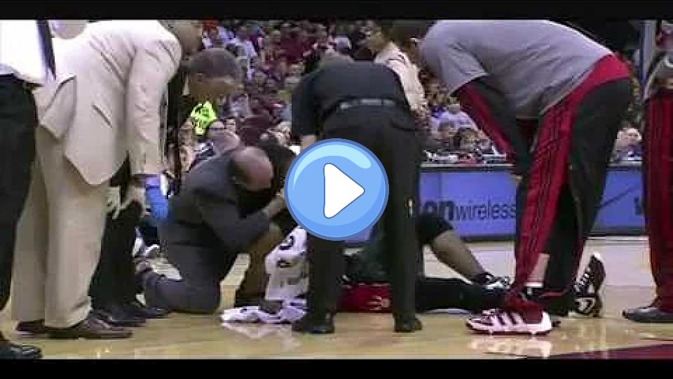 Video thumb: Chris Bosh's Facial Injury Against the Cleveland Cavaliers