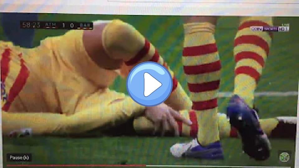 Video thumb: Gerard Piqué Knee Injury - November 2020 - Slow Motion