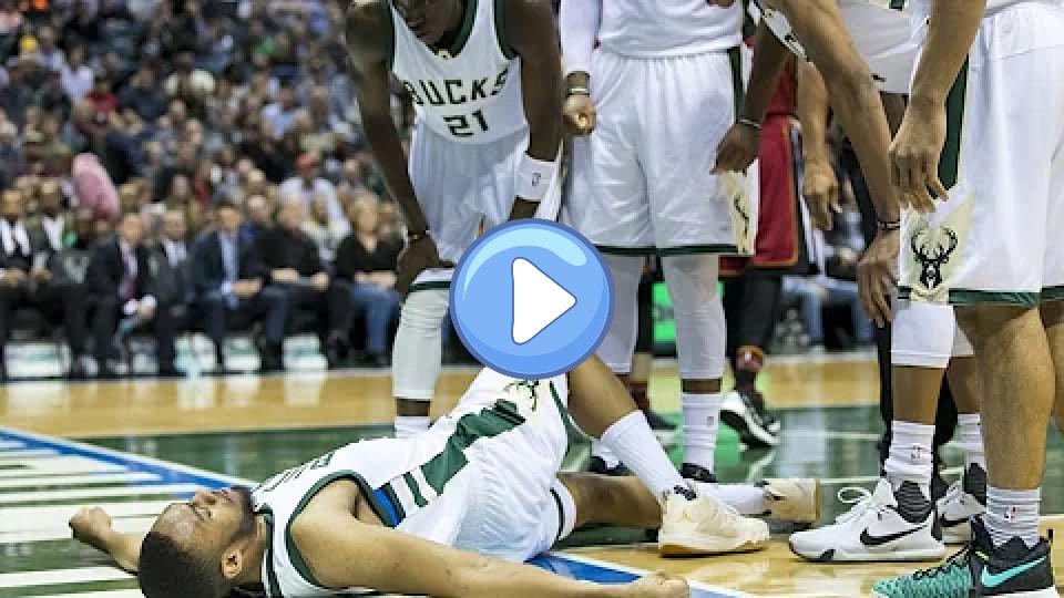 Video thumb: Jabari Parker tears ACL in left knee - (Heat vs. Bucks) - 02/08/2017