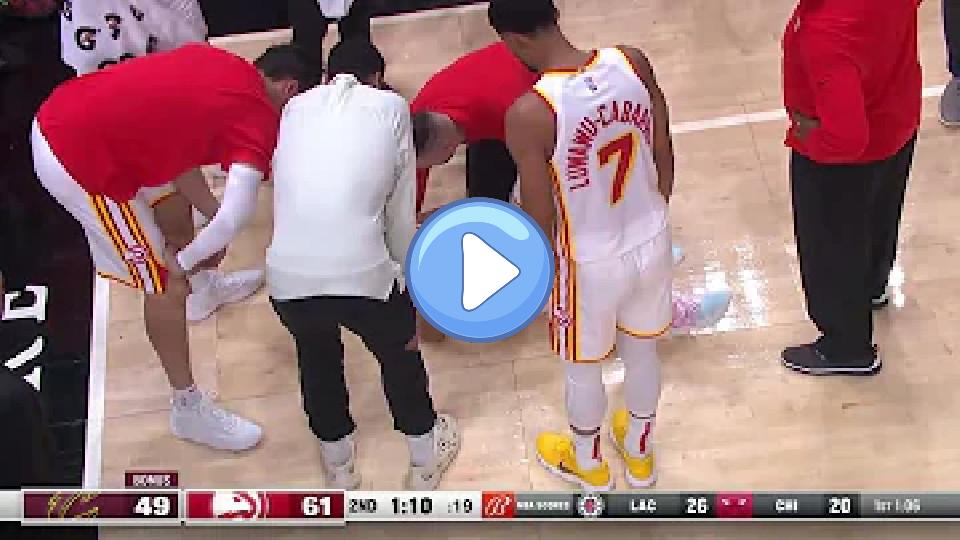 Video thumb: Hawks' Trae Young suffered an apparent leg injury.