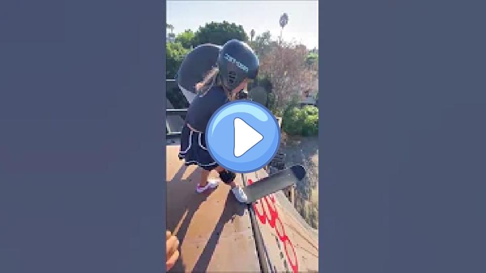 Video thumb: When Tony Hawk helped Sky Brown face her fear and go down the mega ramp ❤️👏 | #shorts