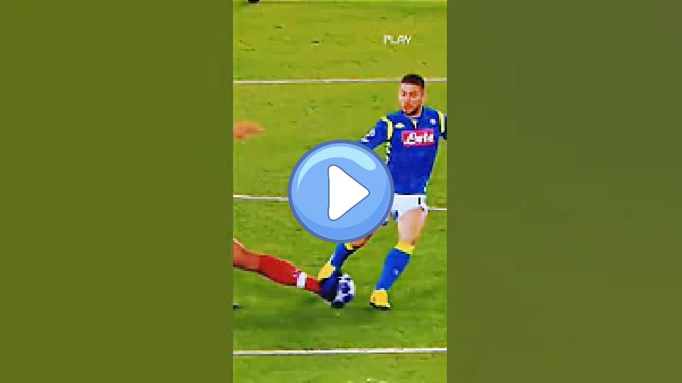Video thumb: Virgil van Dijk vs. Dries Mertens #Shorts
