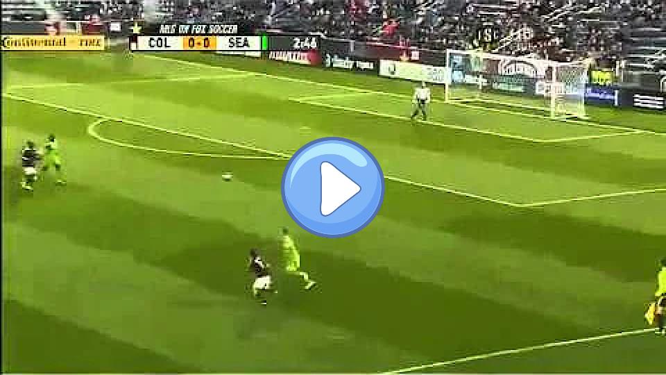 Video thumb: Brutal foul by Mullan broke Steve Zakuani's leg.