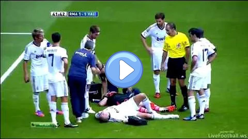 Video thumb: Real Madrid vs. Valencia 1-1: Painful Pepe and Iker Casillas Collision