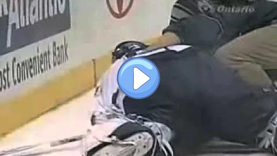 Video thumb: Belfour gets hit! (old, not Habs)