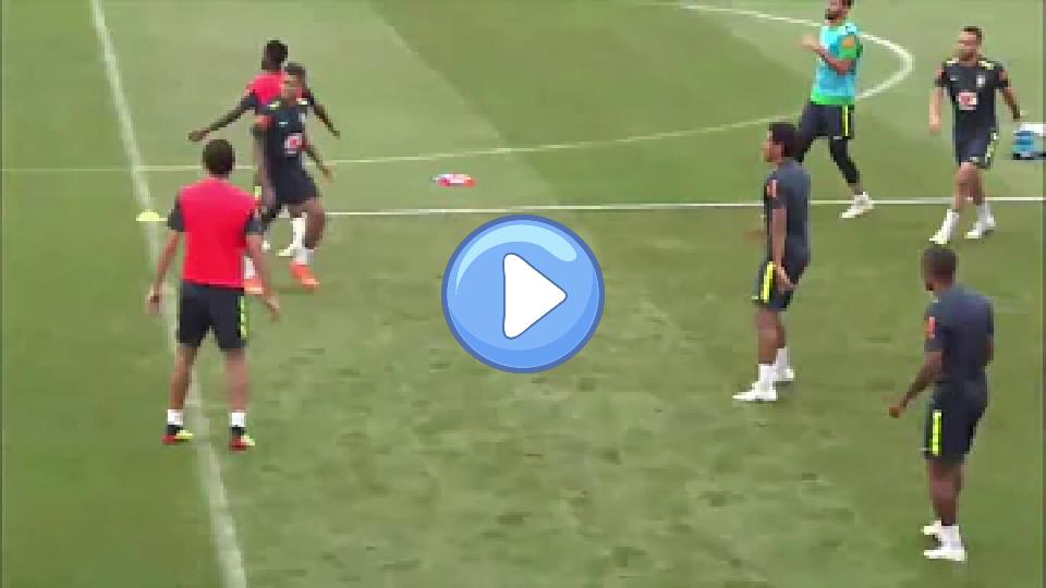 Video thumb: Good news for Brazil: Douglas Costa returns from injury.