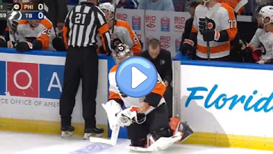 Video thumb: Carter Hart Loses Skate Blade and Humorously Makes His Way to the Bench