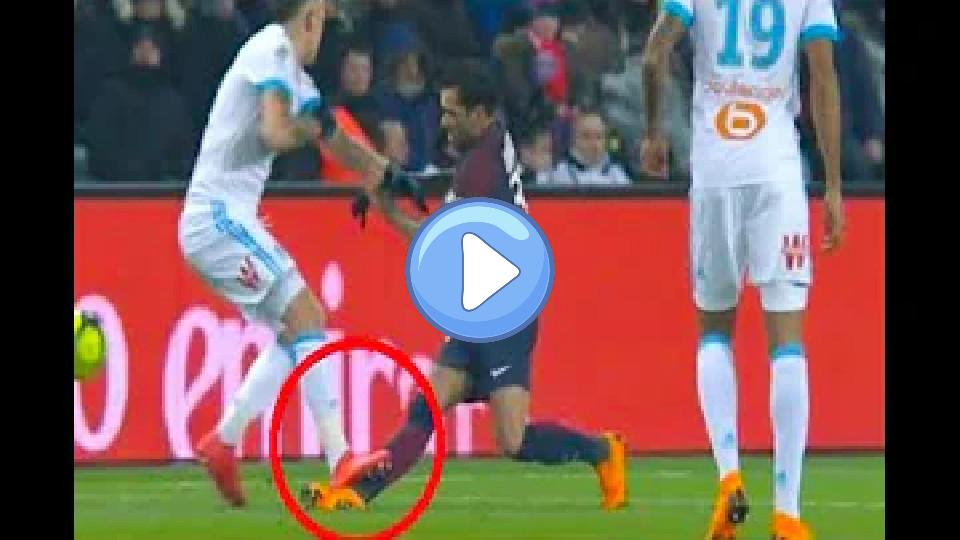 Video thumb: Dani Alves' terrible injury / Paris Saint-Germain vs. Olympique Marseille