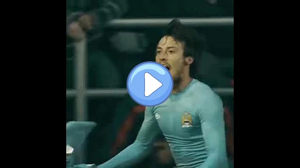 Video thumb: David Silva retires from football after ACL injury.