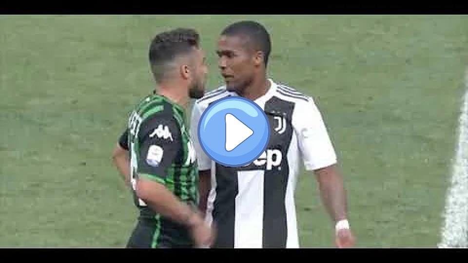 Video thumb: Douglas Costa is sent off for spitting in the opponent's face.