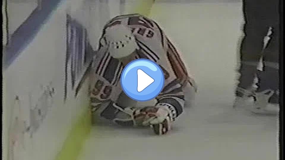 Video thumb: Bill Muckalt defeats Wayne Gretzky.