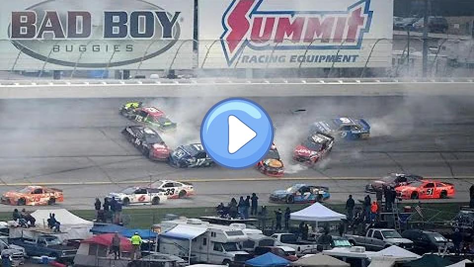 Video thumb: A major crash brings out the red flag at Atlanta.