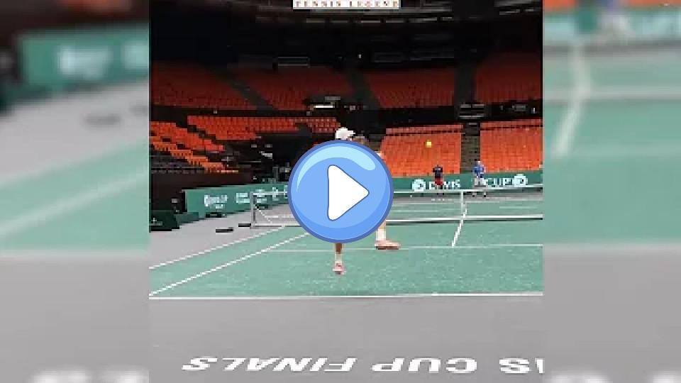 Video thumb: The solution against a moonballer by ATP No. 52 Dusan Lajovic. Easy! (Davis Cup 2023)